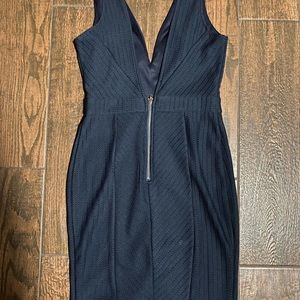 Low cut navy mid dress